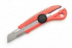 NÓŻ UNIWERSALNY PRO 1 OSTRZE 18mm 80-02*